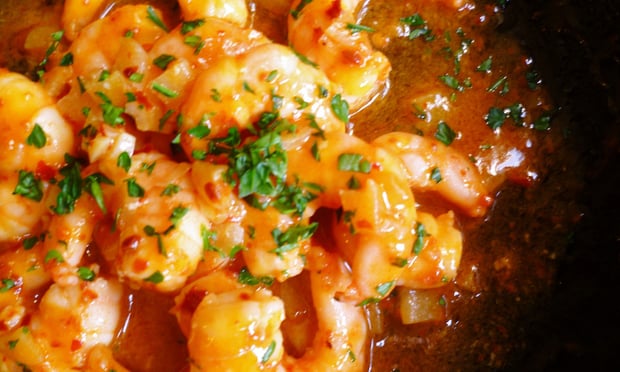 White Wine Infused Prawns with Garlic and Dry Pepper Sauce