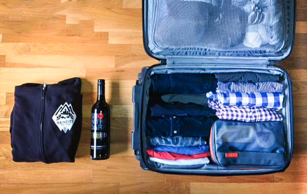 6 Essential Tips on How to Pack Your Drinks When Travelling
