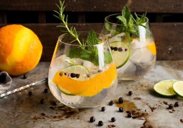 Spanish Gin & Tonic cocktail