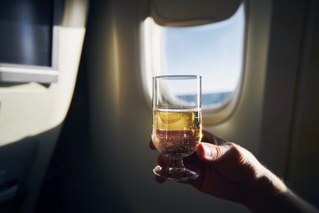Delta Air Lines to Reintroduce Beer and Wine on Flights